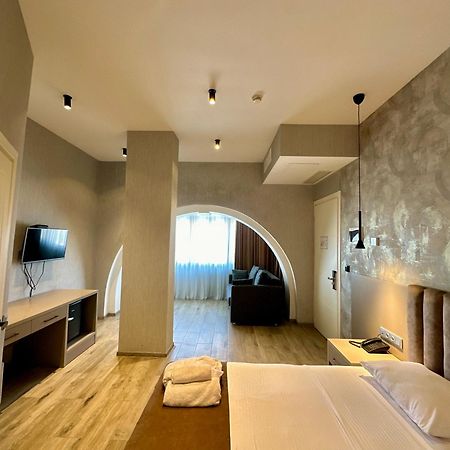 Emerald Hotel Батумі Екстер'єр фото