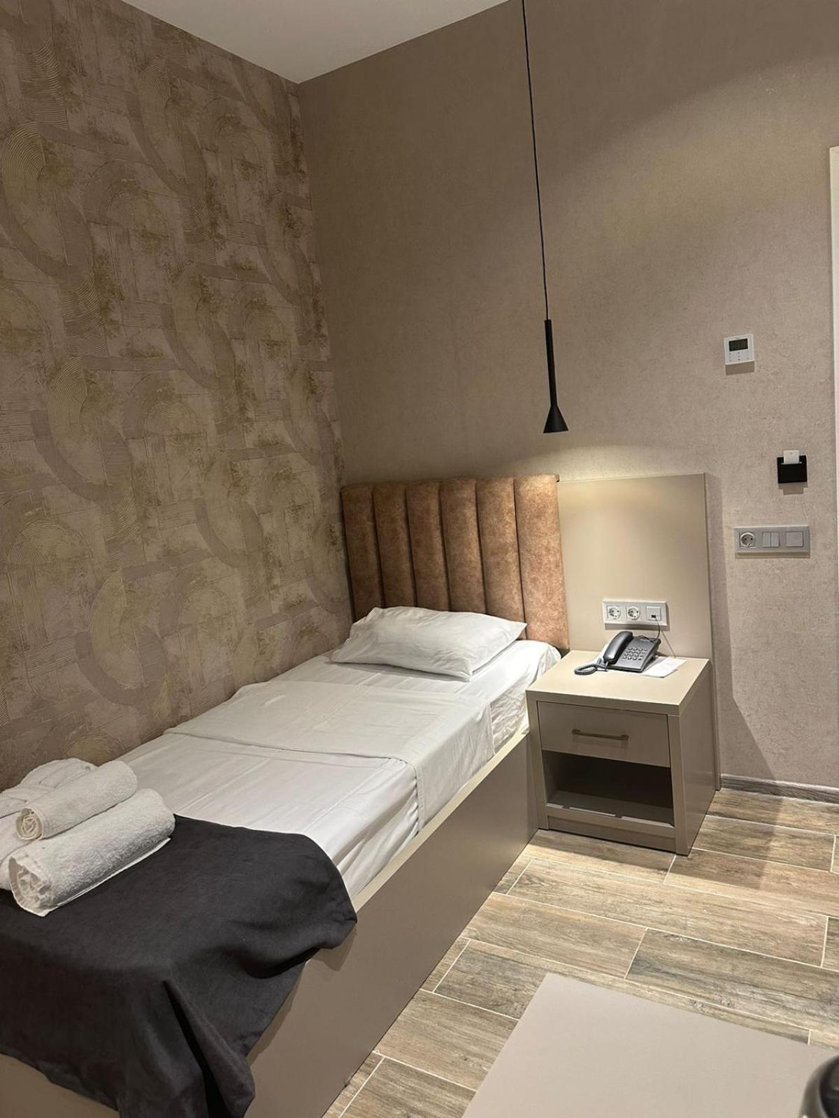 Emerald Hotel Батумі Екстер'єр фото