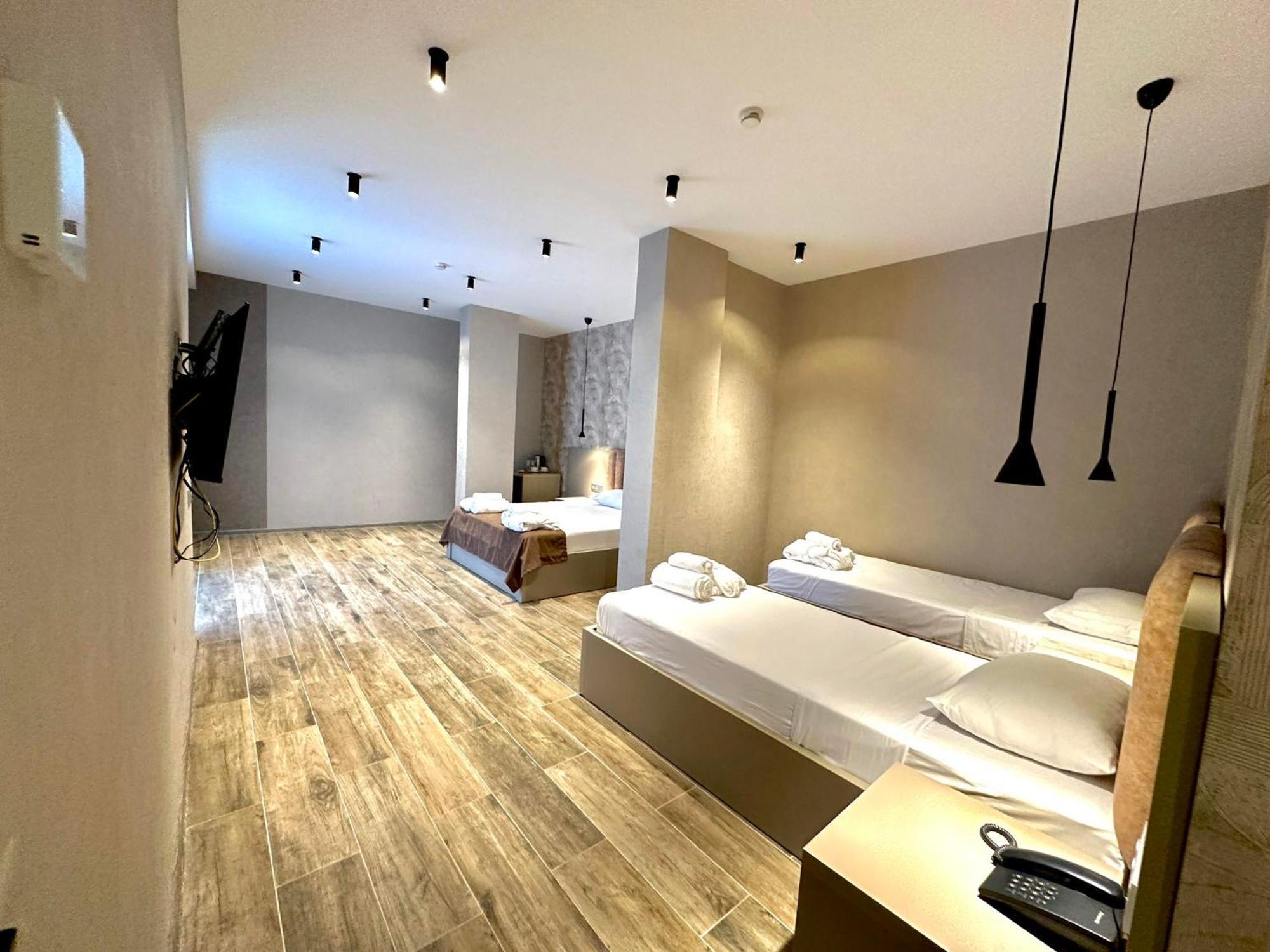 Emerald Hotel Батумі Екстер'єр фото
