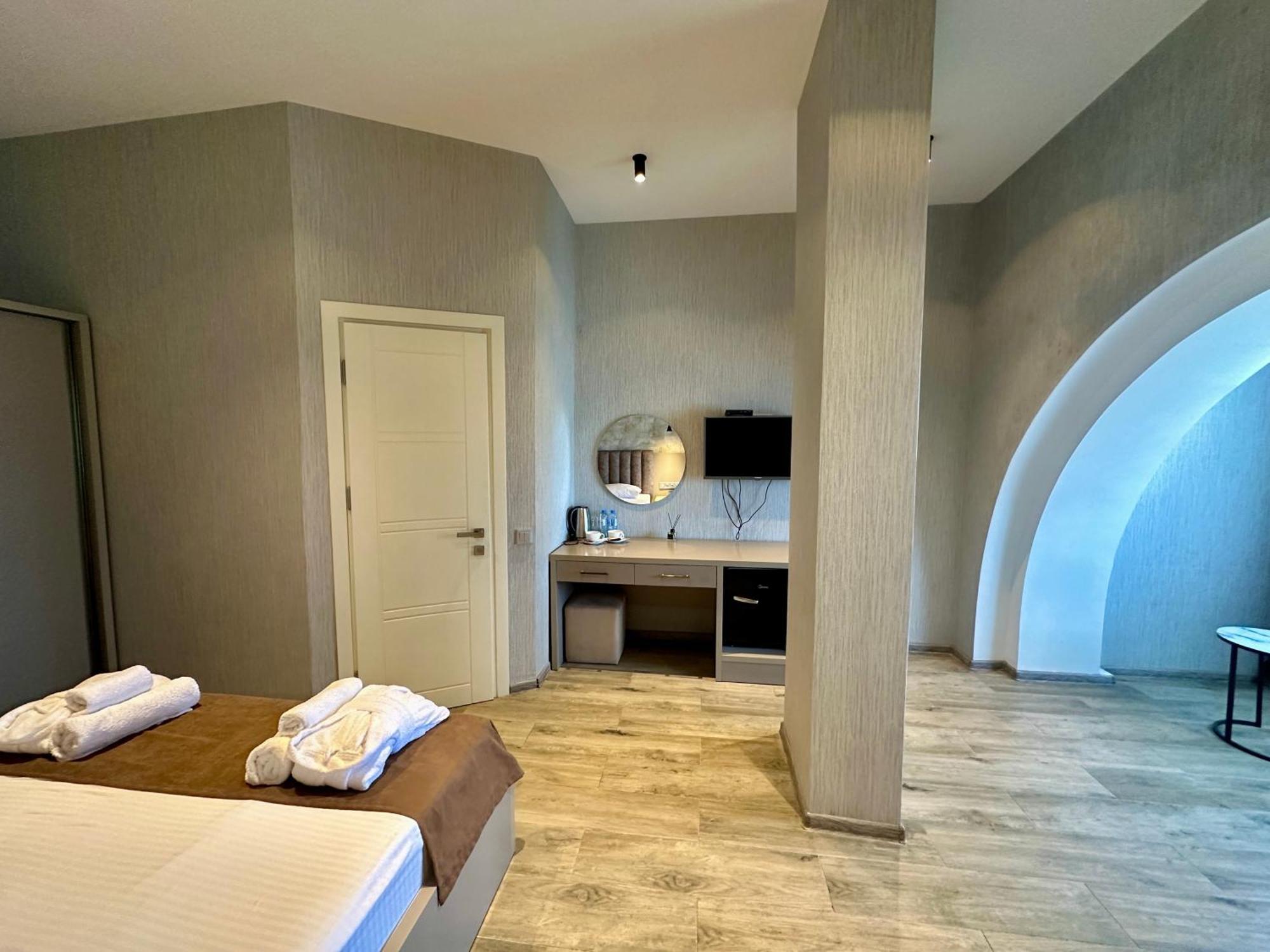 Emerald Hotel Батумі Екстер'єр фото