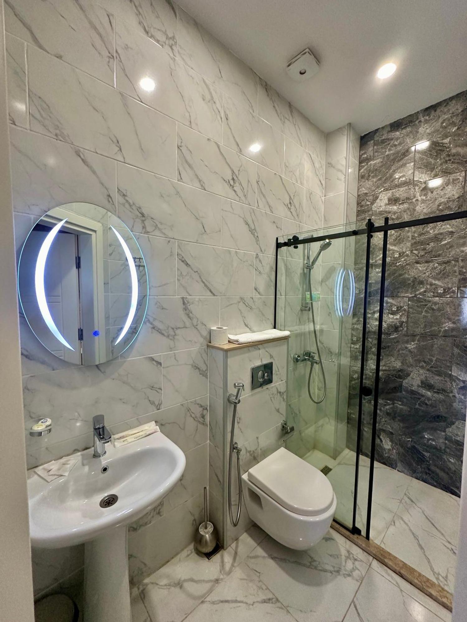 Emerald Hotel Батумі Екстер'єр фото