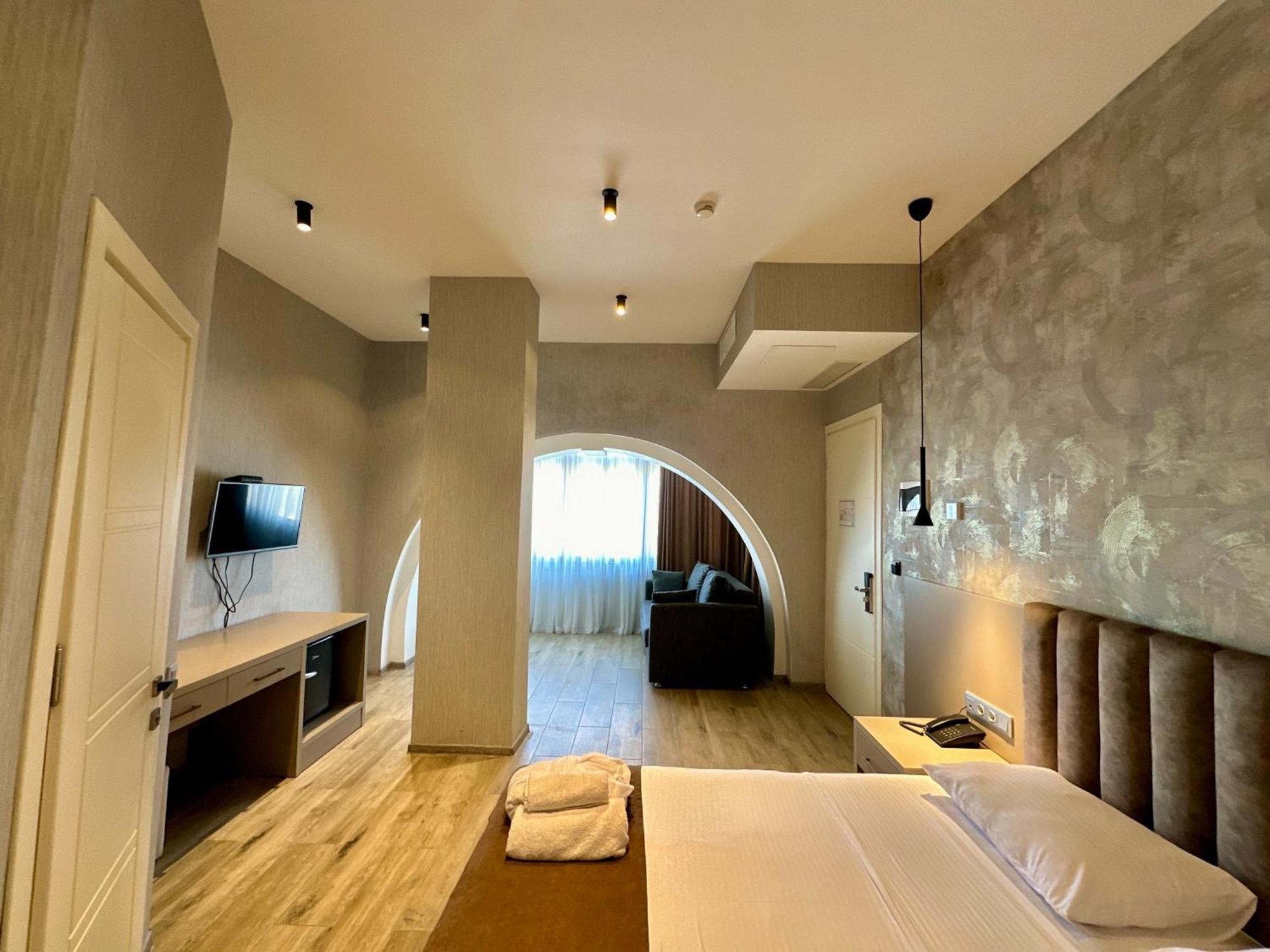 Emerald Hotel Батумі Екстер'єр фото
