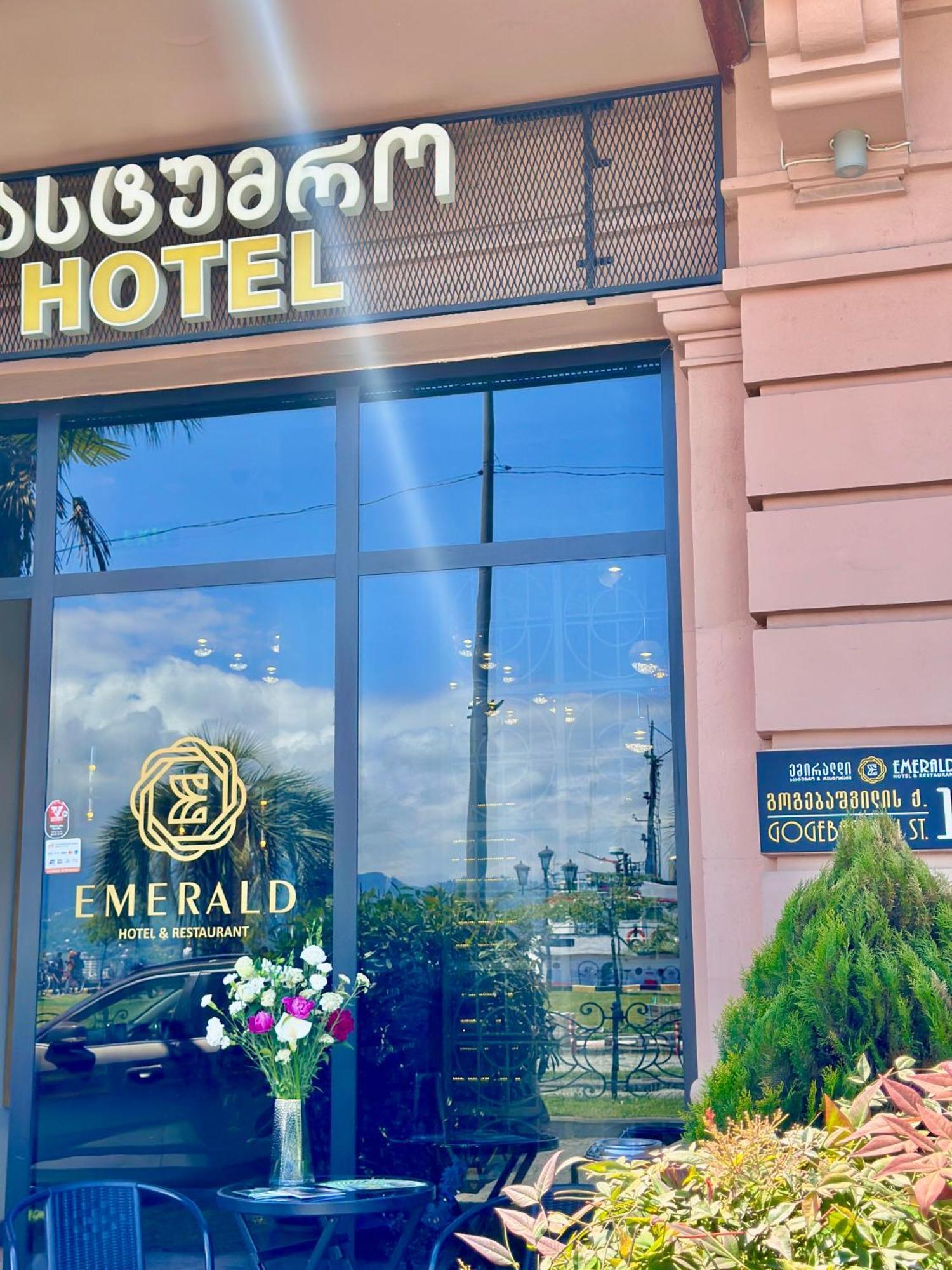 Emerald Hotel Батумі Екстер'єр фото