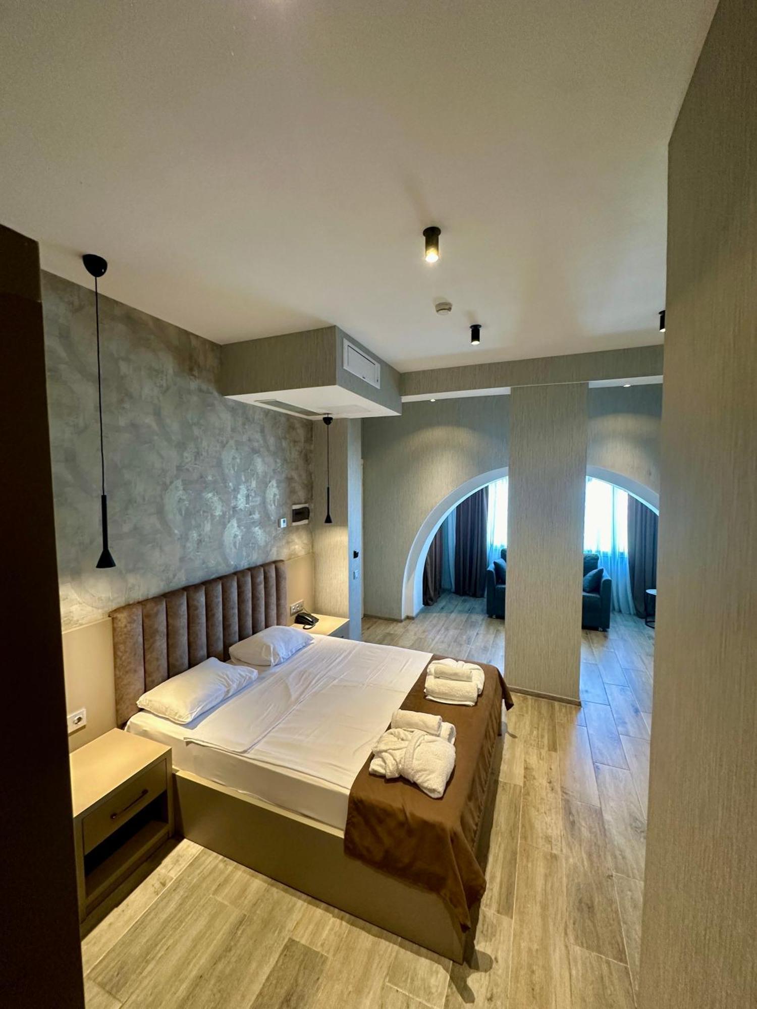 Emerald Hotel Батумі Екстер'єр фото