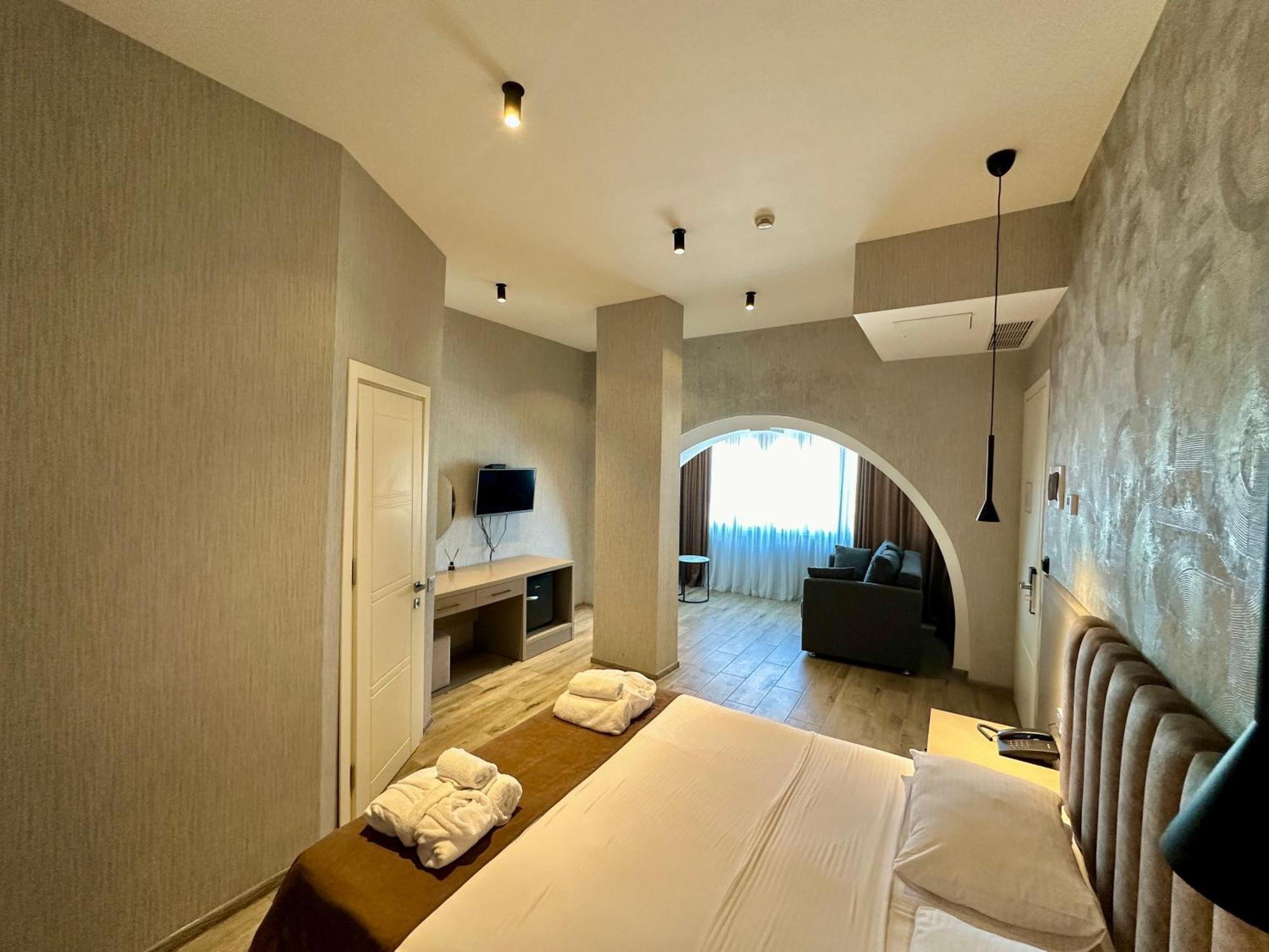 Emerald Hotel Батумі Екстер'єр фото