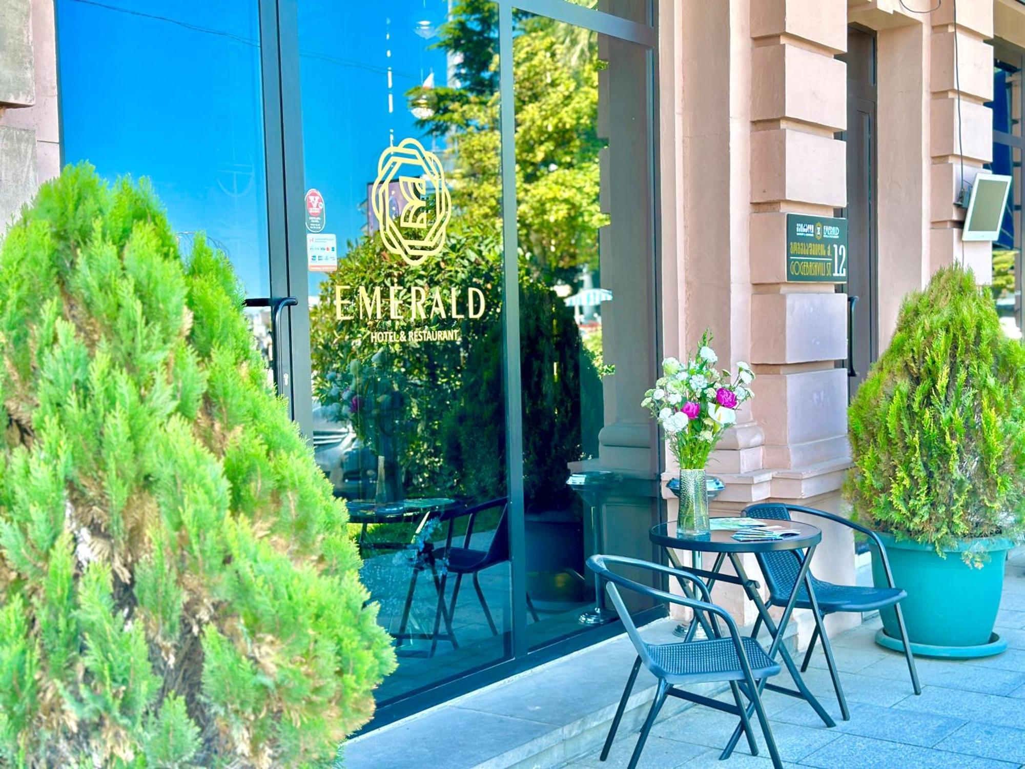 Emerald Hotel Батумі Екстер'єр фото