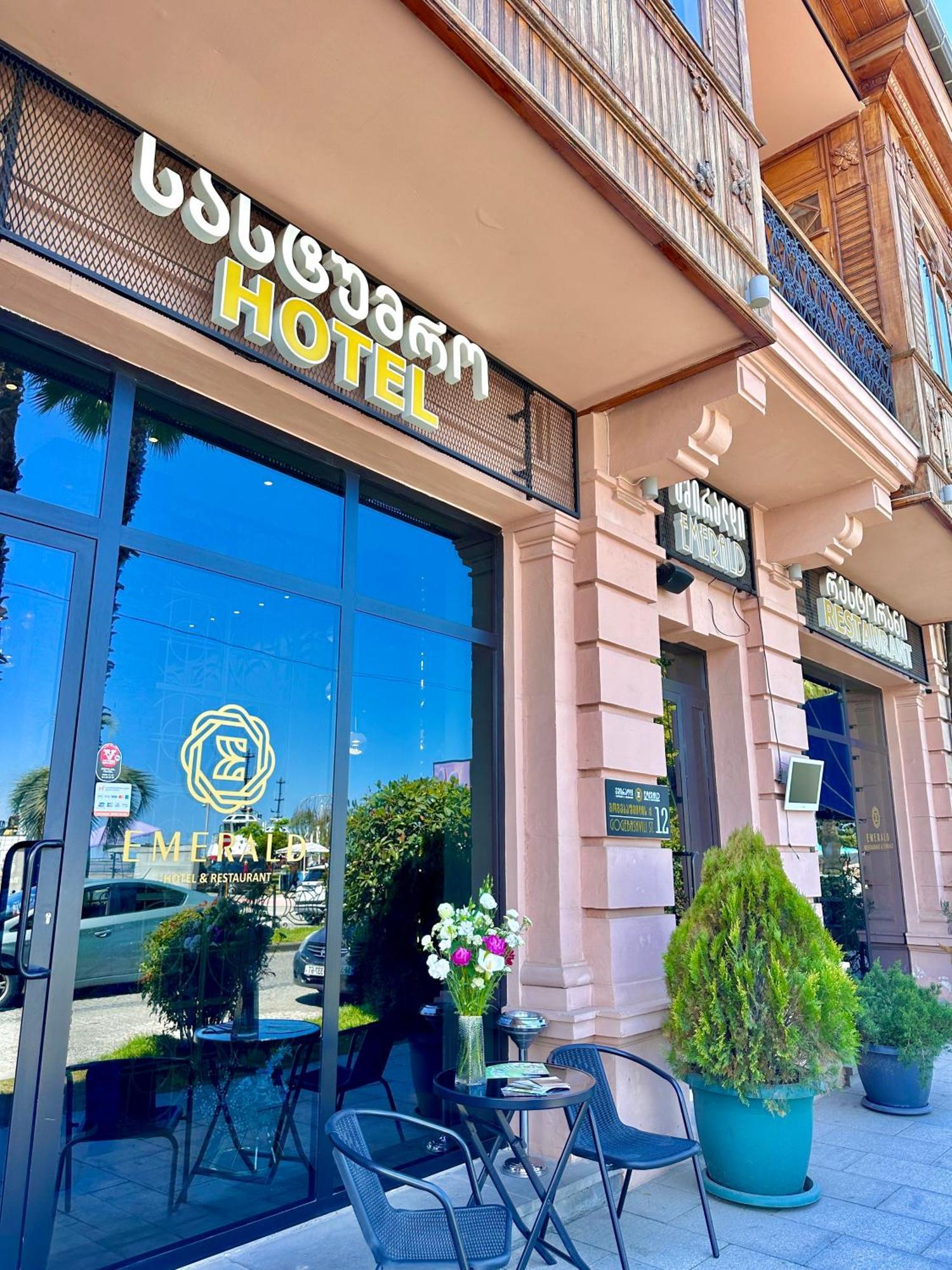 Emerald Hotel Батумі Екстер'єр фото