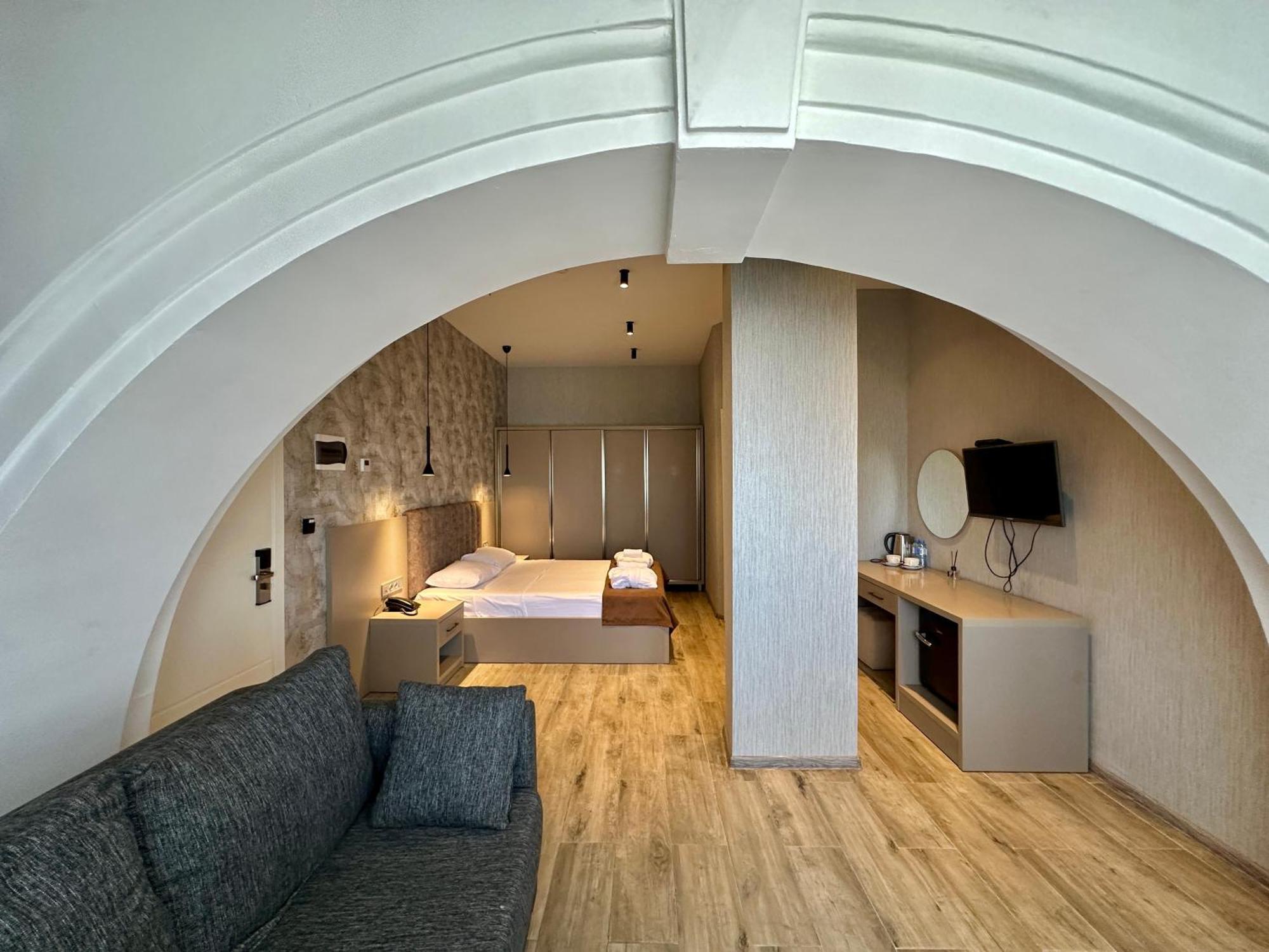 Emerald Hotel Батумі Екстер'єр фото