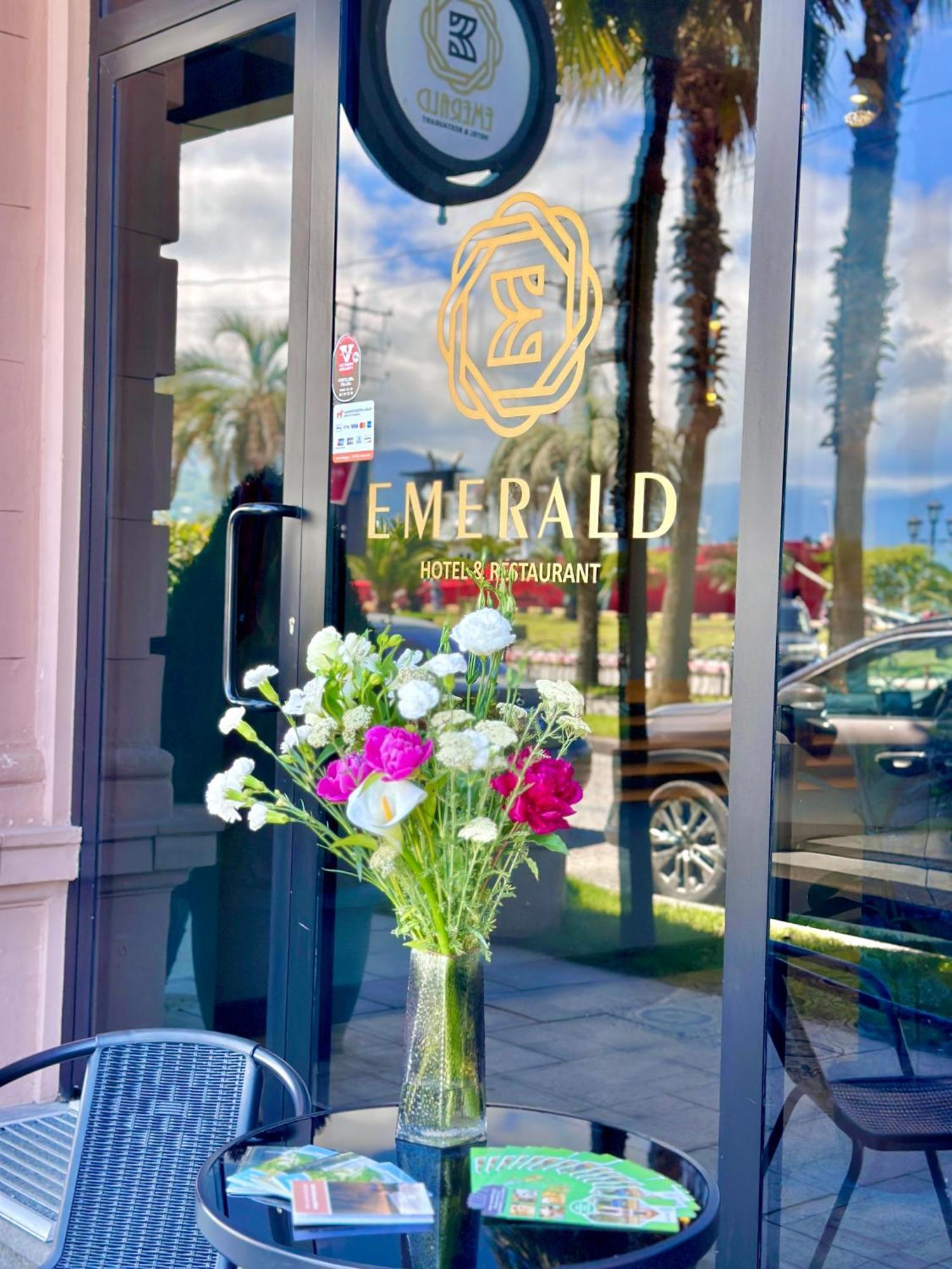 Emerald Hotel Батумі Екстер'єр фото