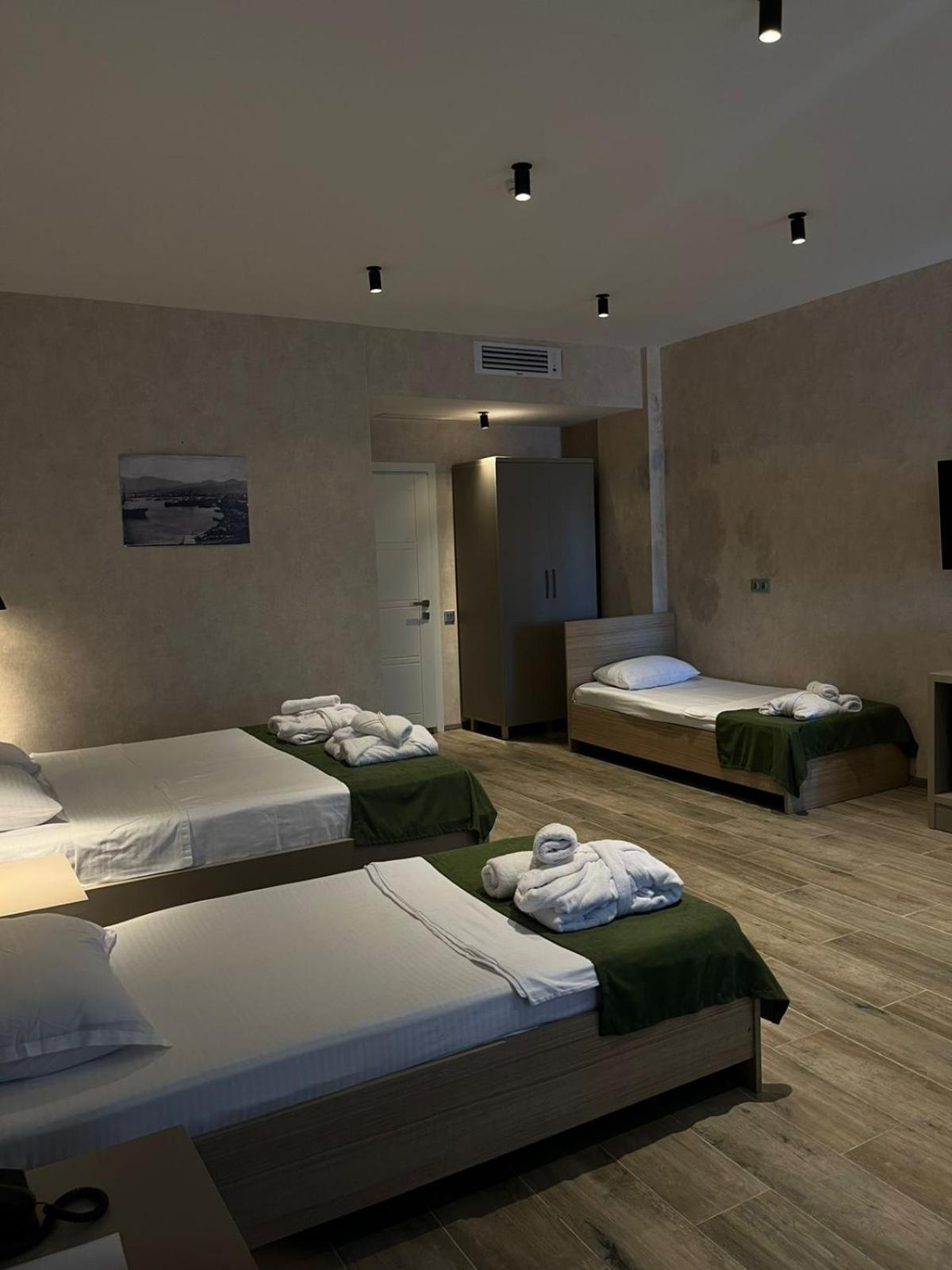 Emerald Hotel Батумі Екстер'єр фото
