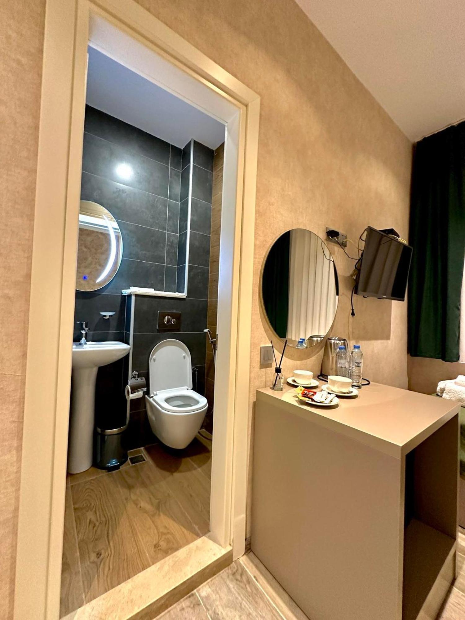 Emerald Hotel Батумі Екстер'єр фото