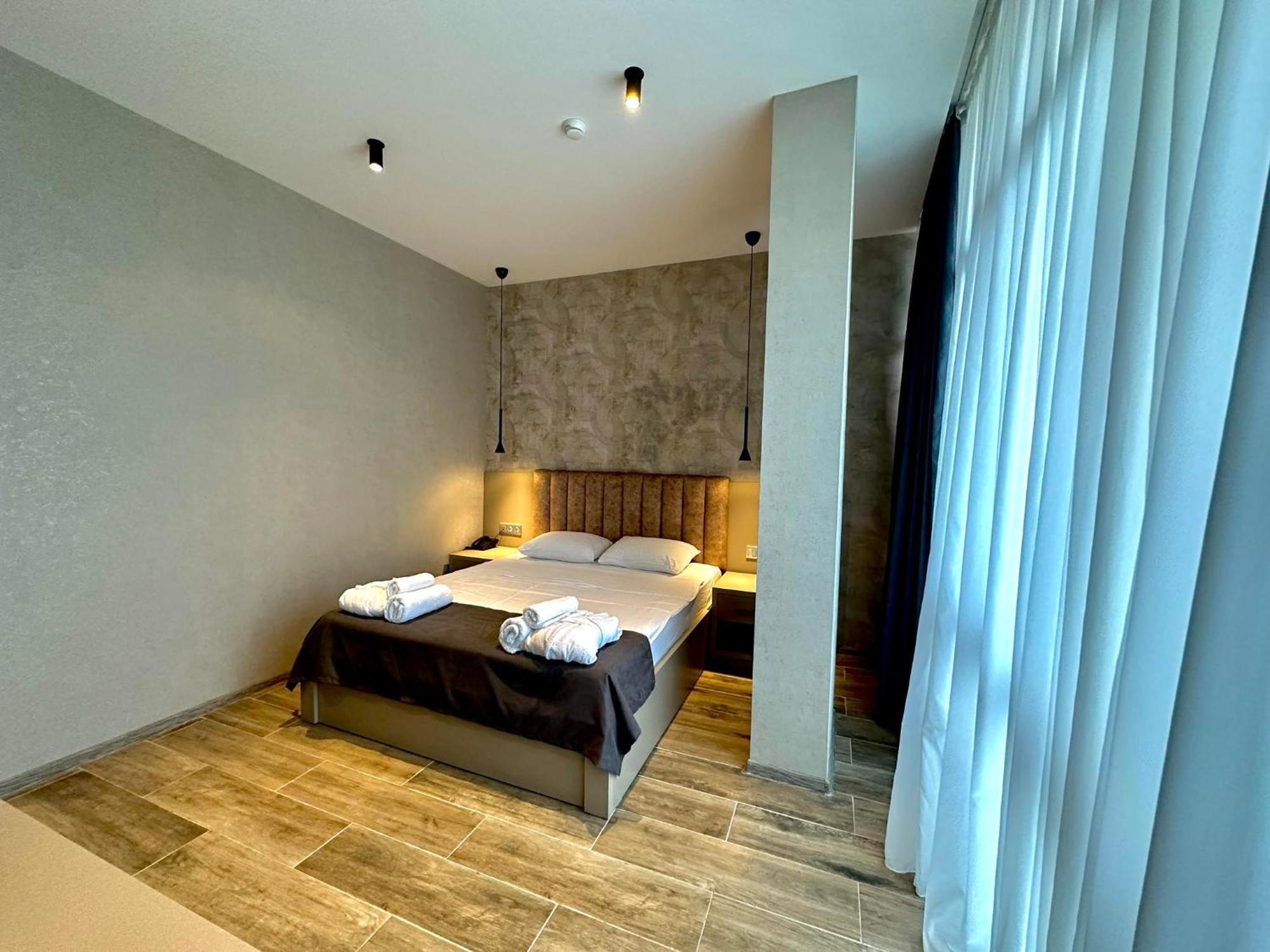 Emerald Hotel Батумі Екстер'єр фото