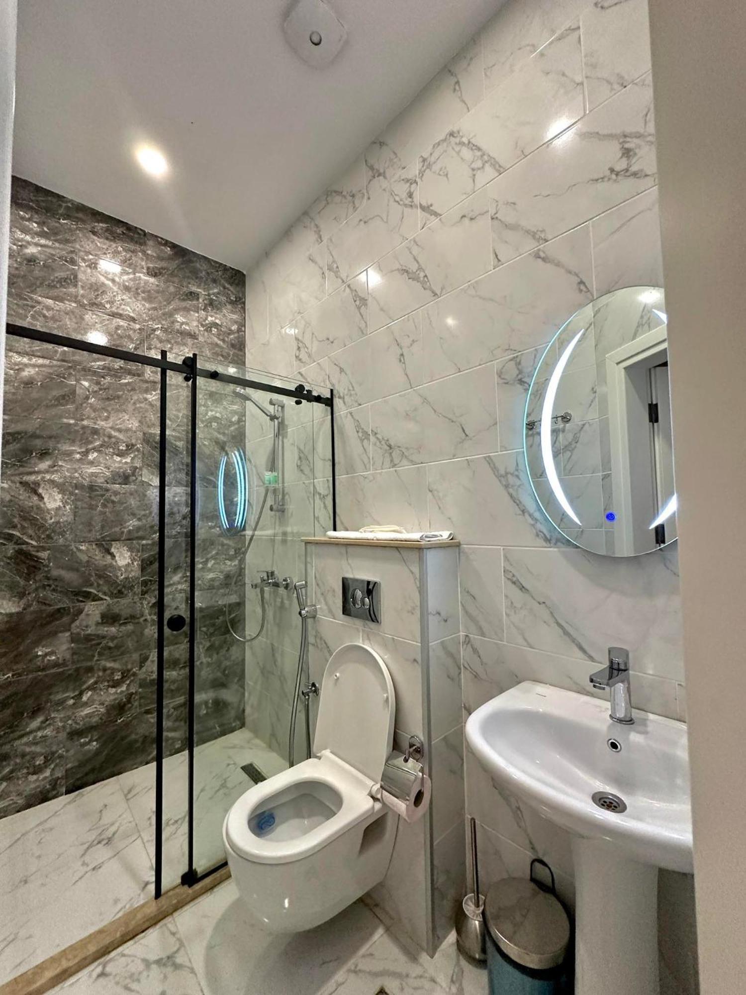 Emerald Hotel Батумі Екстер'єр фото