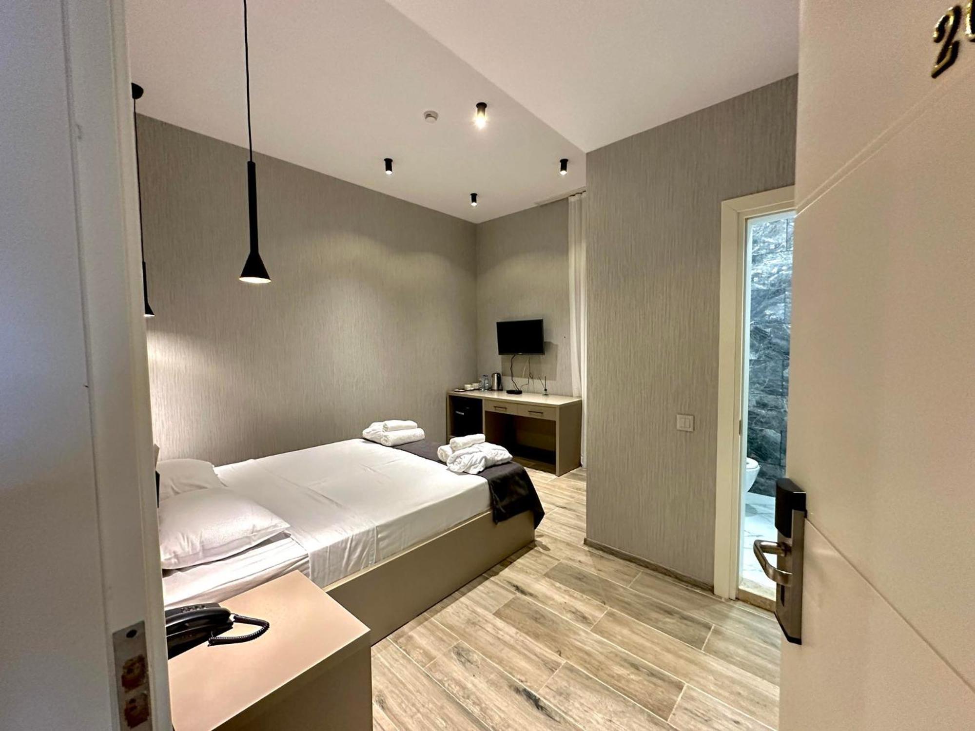 Emerald Hotel Батумі Екстер'єр фото